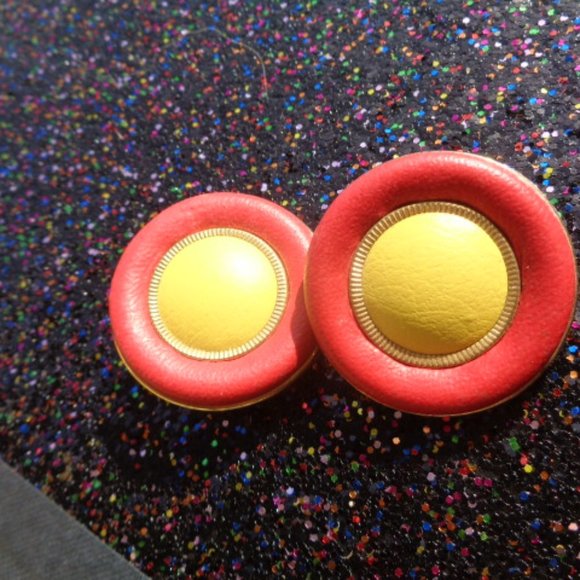 Vintage clip on earrings - Picture 1 of 6